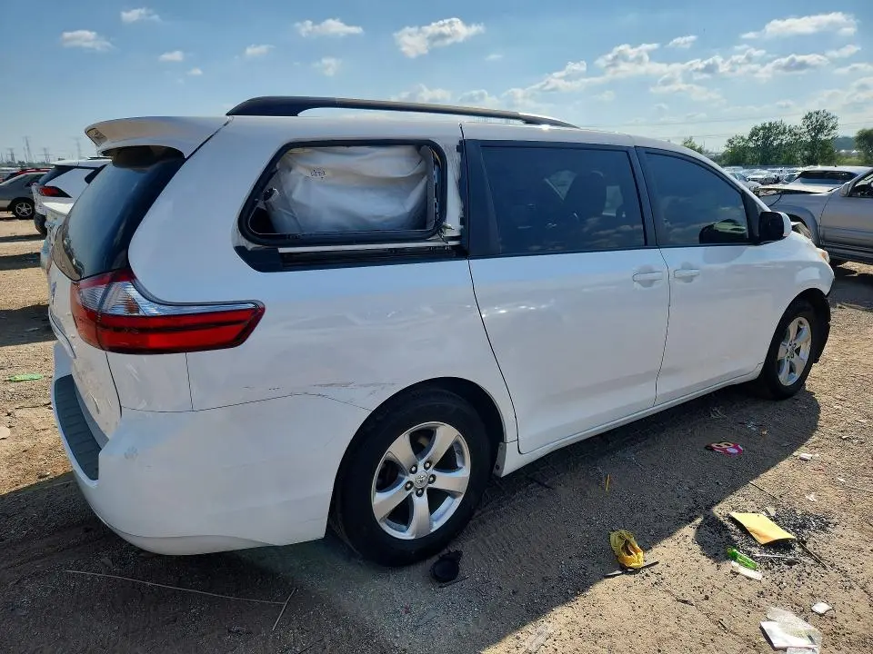 2015 TOYOTA SIENNA LE  