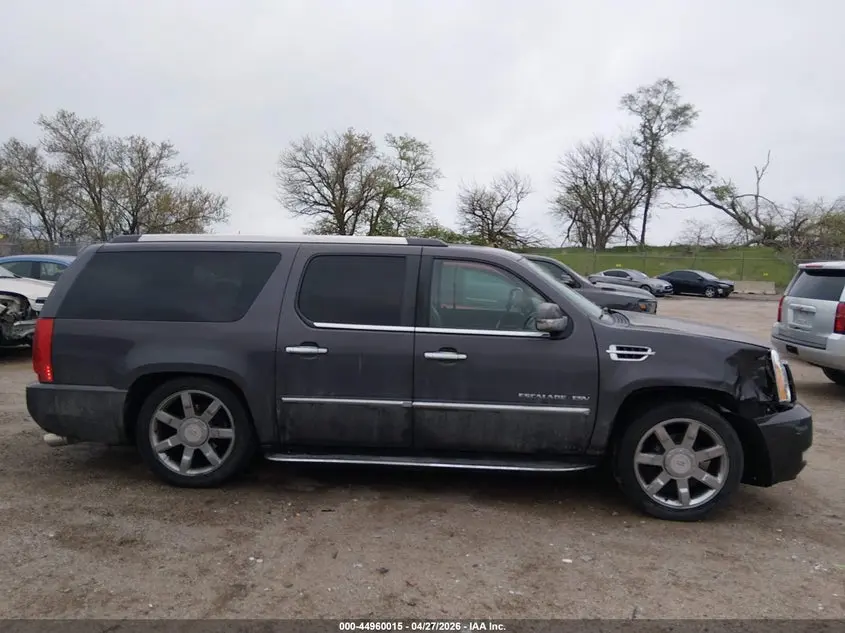 2011 CADILLAC ESCALADE ESV LUXURY