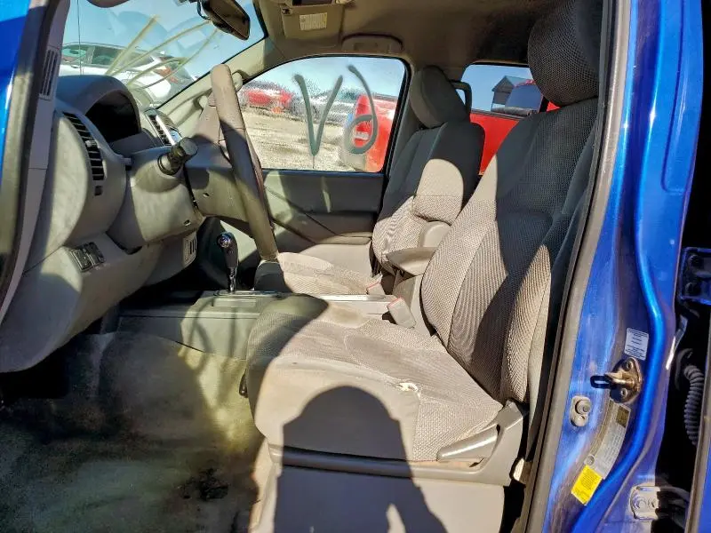 2013 NISSAN FRONTIER S  