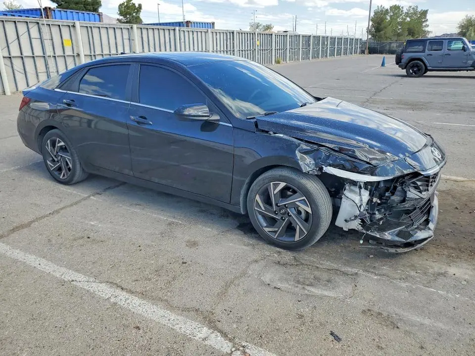 2024 HYUNDAI ELANTRA SEL  