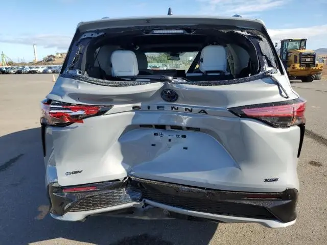 2025 TOYOTA SIENNA XSE  