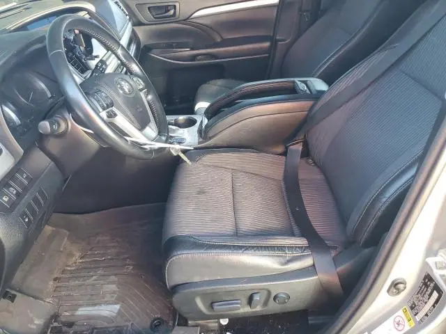 2017 TOYOTA HIGHLANDER LE  