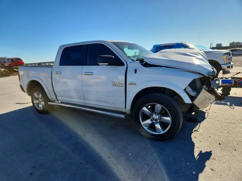 2015 RAM 1500 SLT  