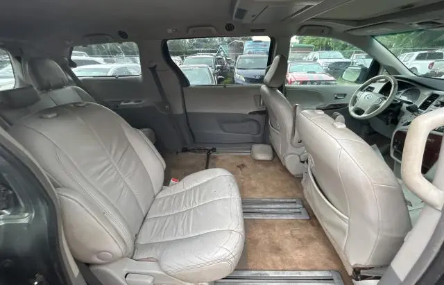 2012 TOYOTA SIENNA XLE  