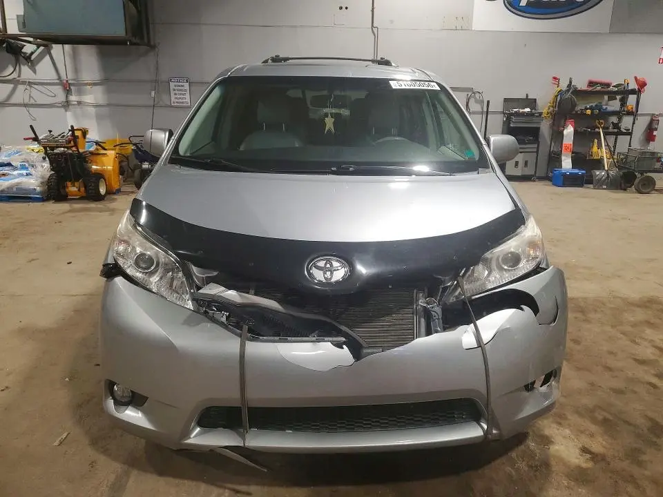 2014 TOYOTA SIENNA XLE 7-PASSENGER  