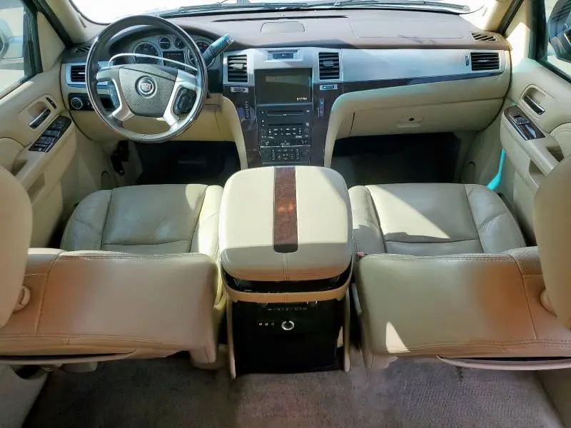 2010 CADILLAC ESCALADE   