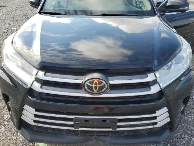 2017 TOYOTA HIGHLANDER LE  