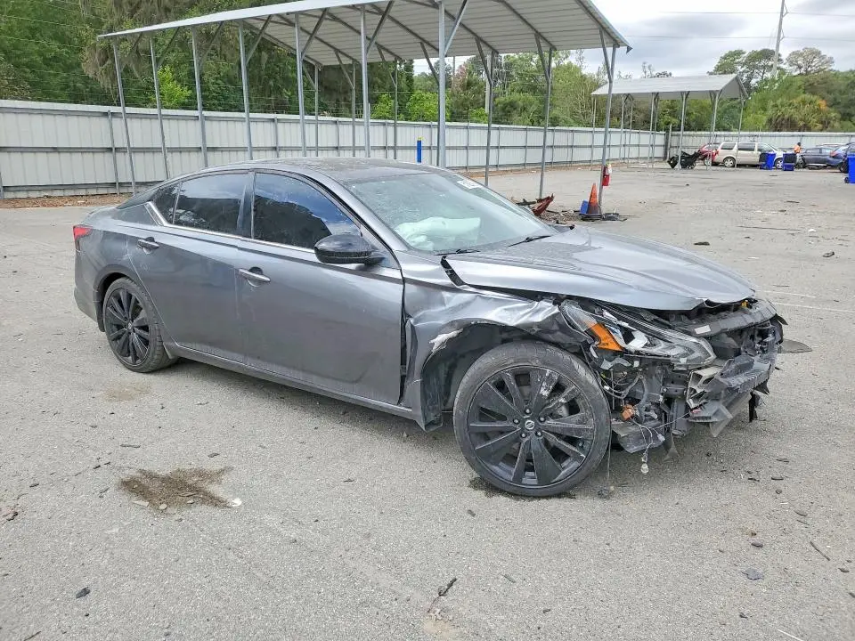 2022 NISSAN ALTIMA SR  