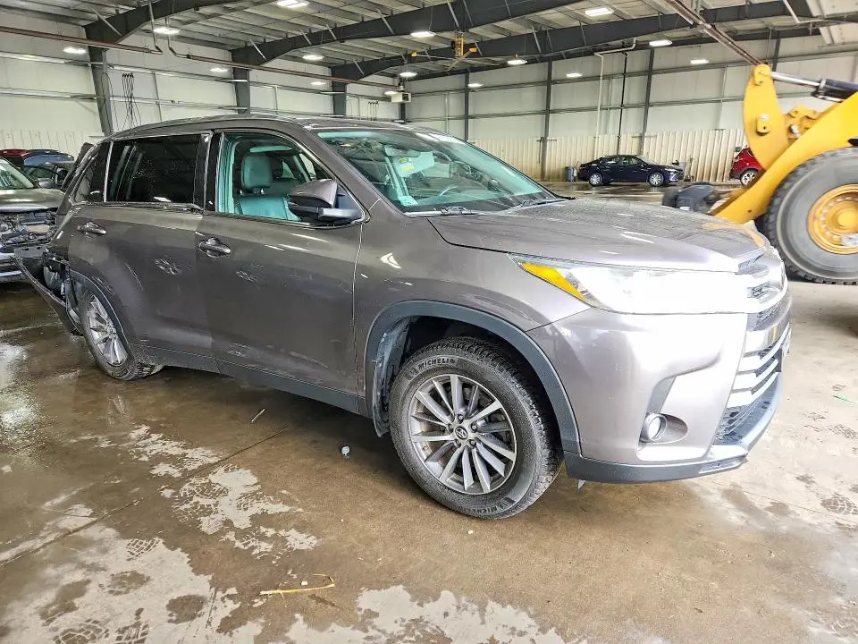 2019 TOYOTA HIGHLANDER XLE  