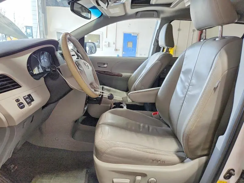 2012 TOYOTA SIENNA   