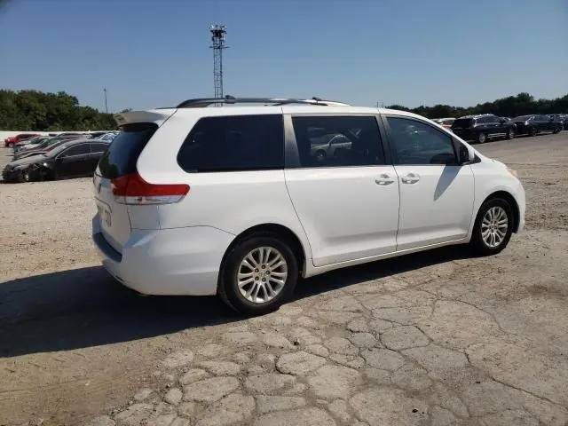 2011 TOYOTA SIENNA XLE  