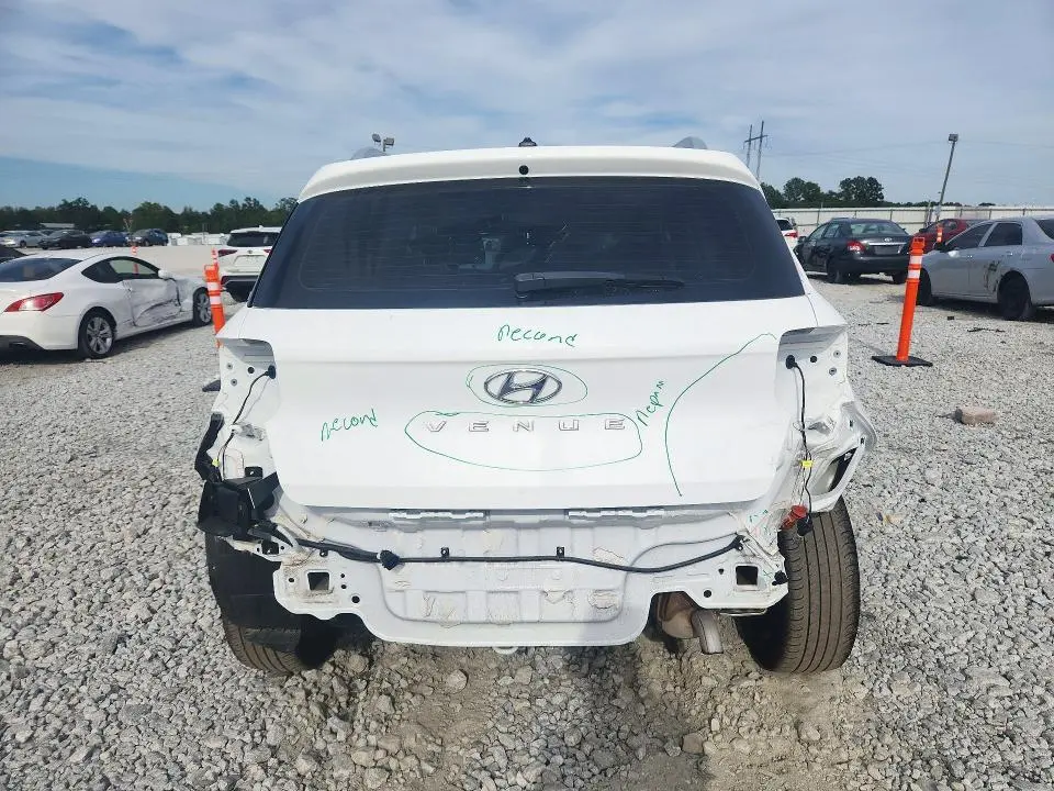 2025 HYUNDAI VENUE SEL  