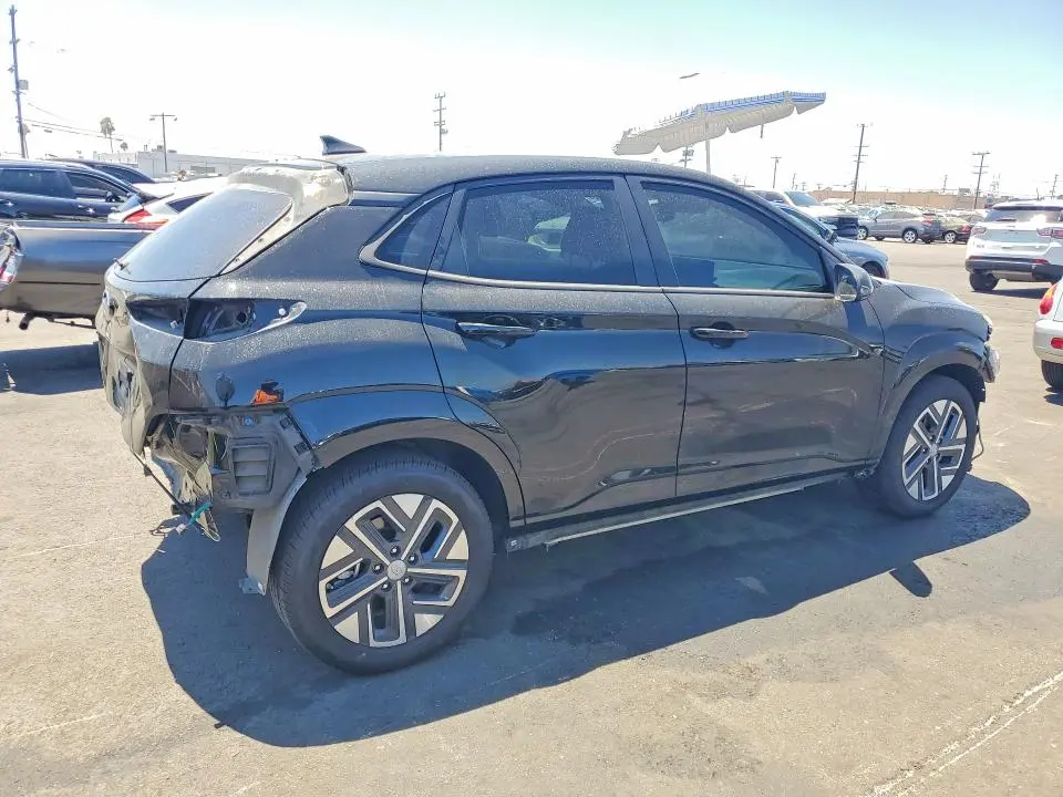 2023 HYUNDAI KONA SE  
