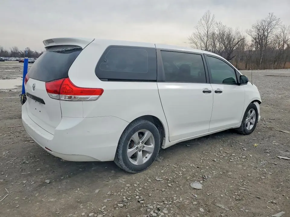 2011 TOYOTA SIENNA BASE  