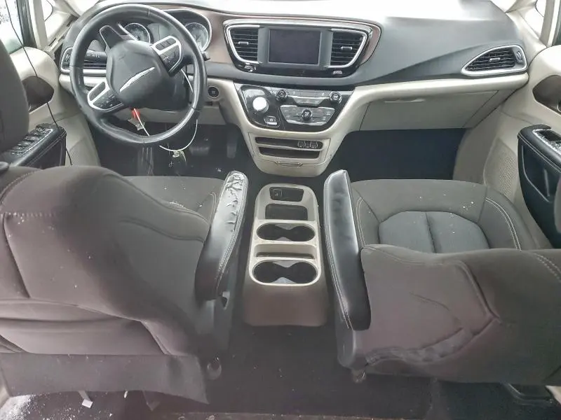 2022 CHRYSLER VOYAGER LX  