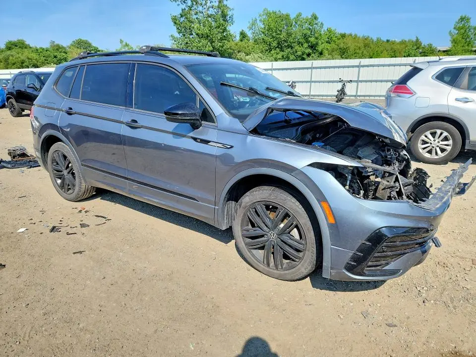 2022 VOLKSWAGEN TIGUAN SE R-LINE BLACK  