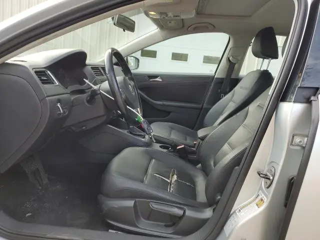 2011 VOLKSWAGEN JETTA SE  
