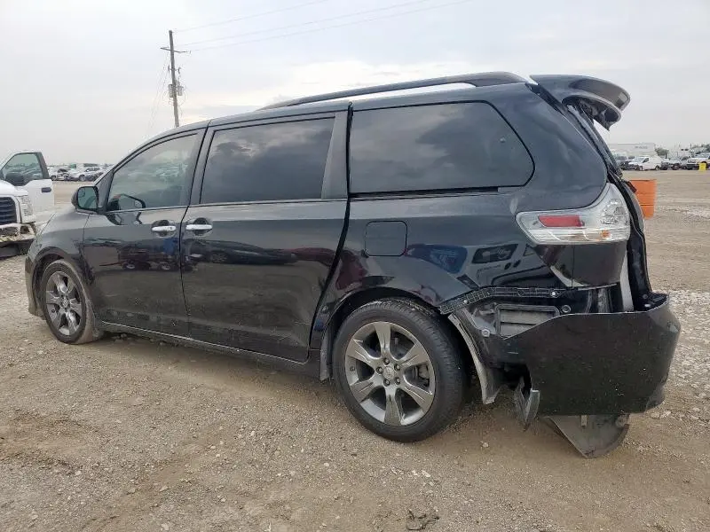 2016 TOYOTA SIENNA SE  