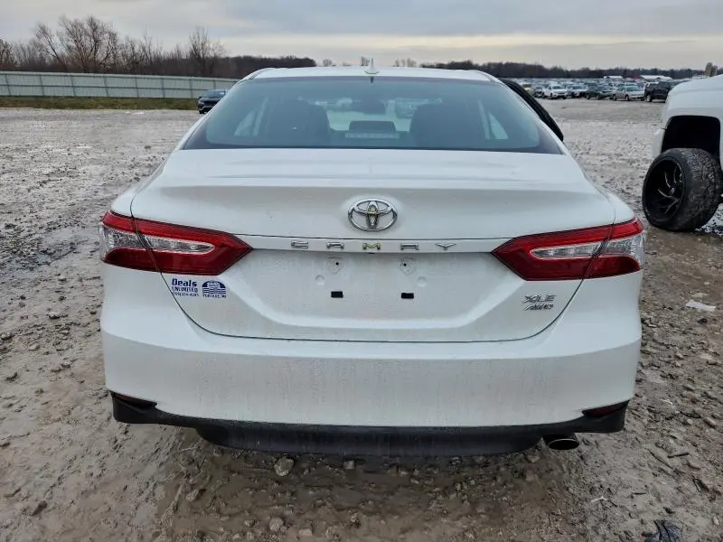 2020 TOYOTA CAMRY XLE  