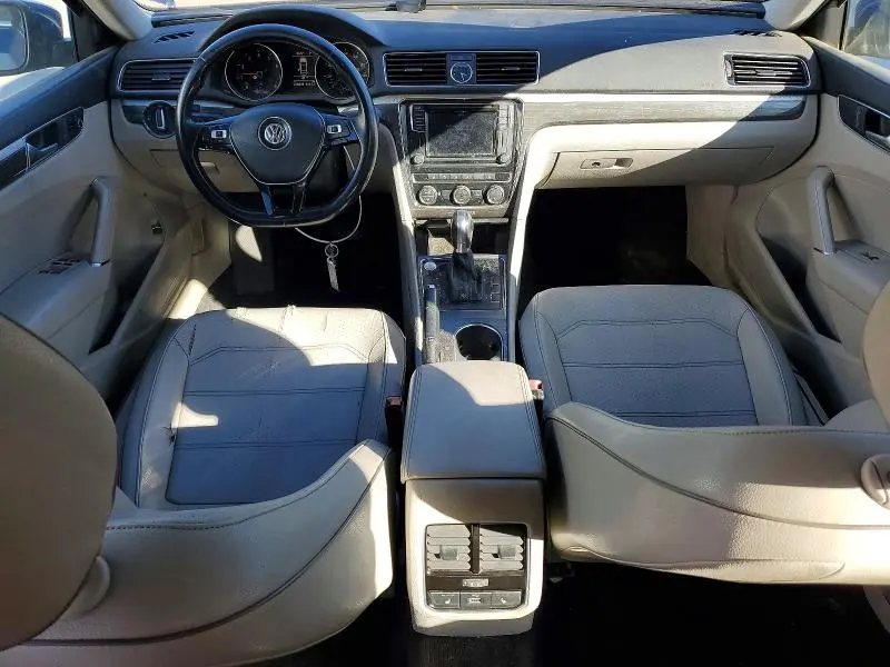 2016 VOLKSWAGEN PASSAT SE  