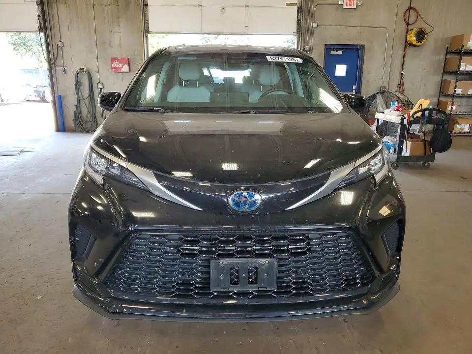 2024 TOYOTA SIENNA XSE  