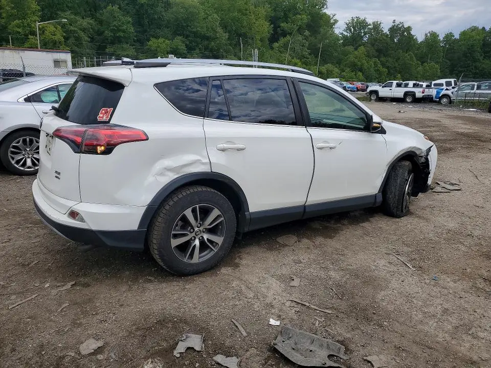 2017 TOYOTA RAV4 XLE  