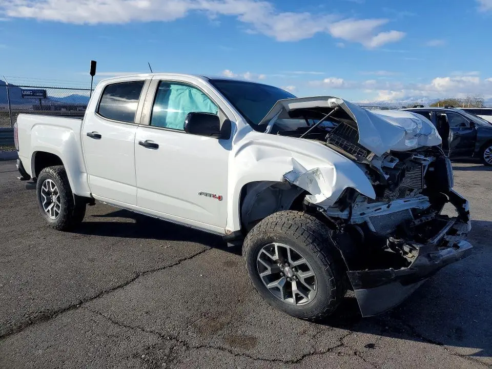 2022 GMC CANYON AT4  