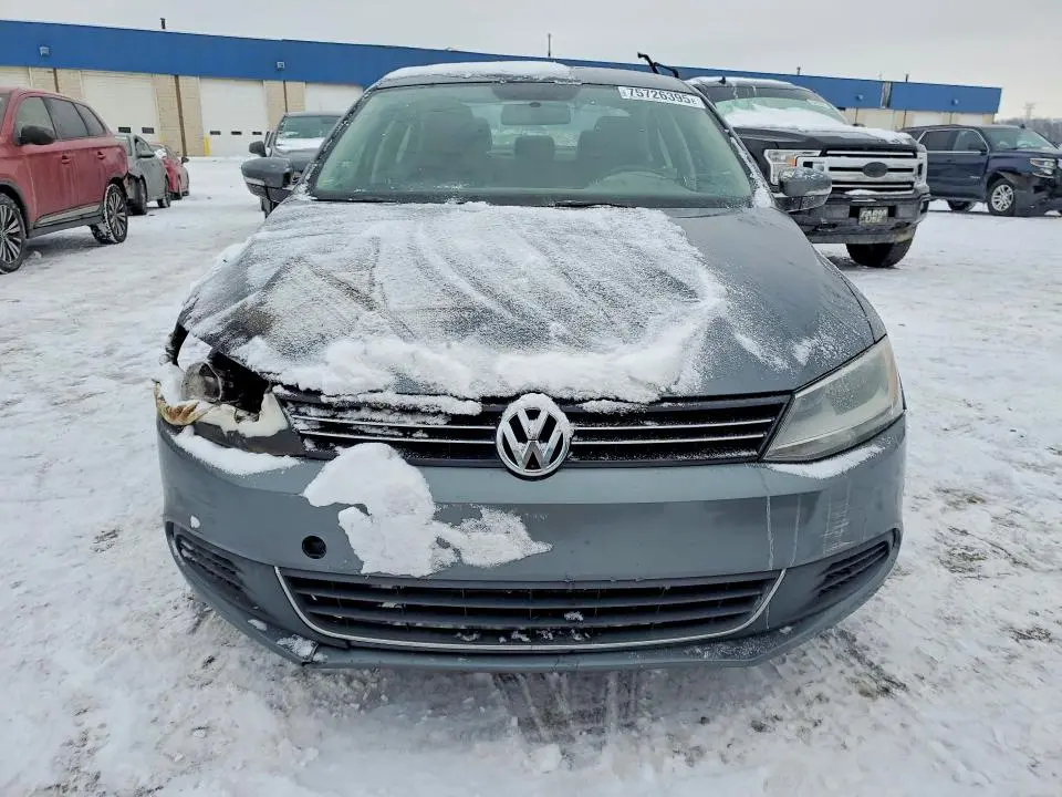 2013 VOLKSWAGEN JETTA SE  