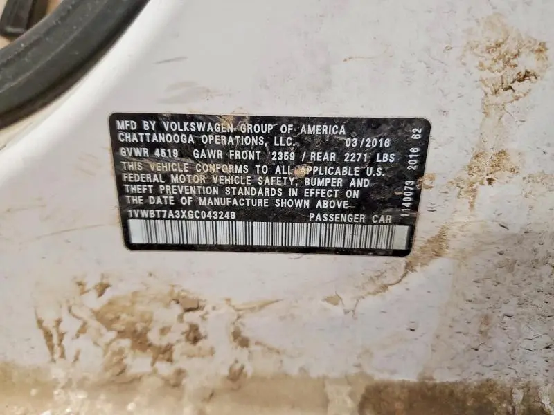 2016 VOLKSWAGEN PASSAT SE  