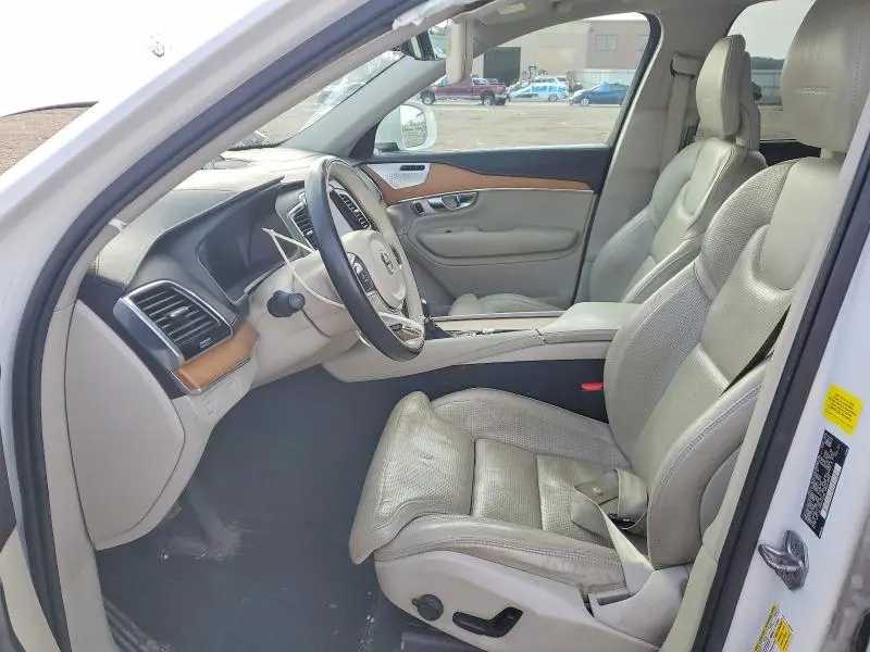 2017 VOLVO XC90 T6  