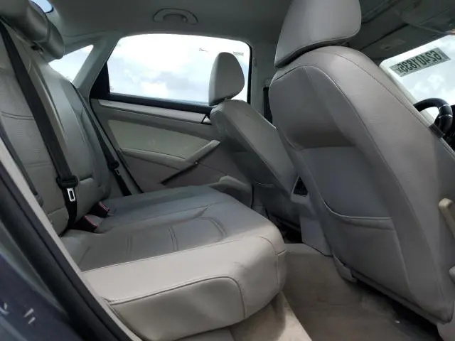 2013 VOLKSWAGEN PASSAT SE  