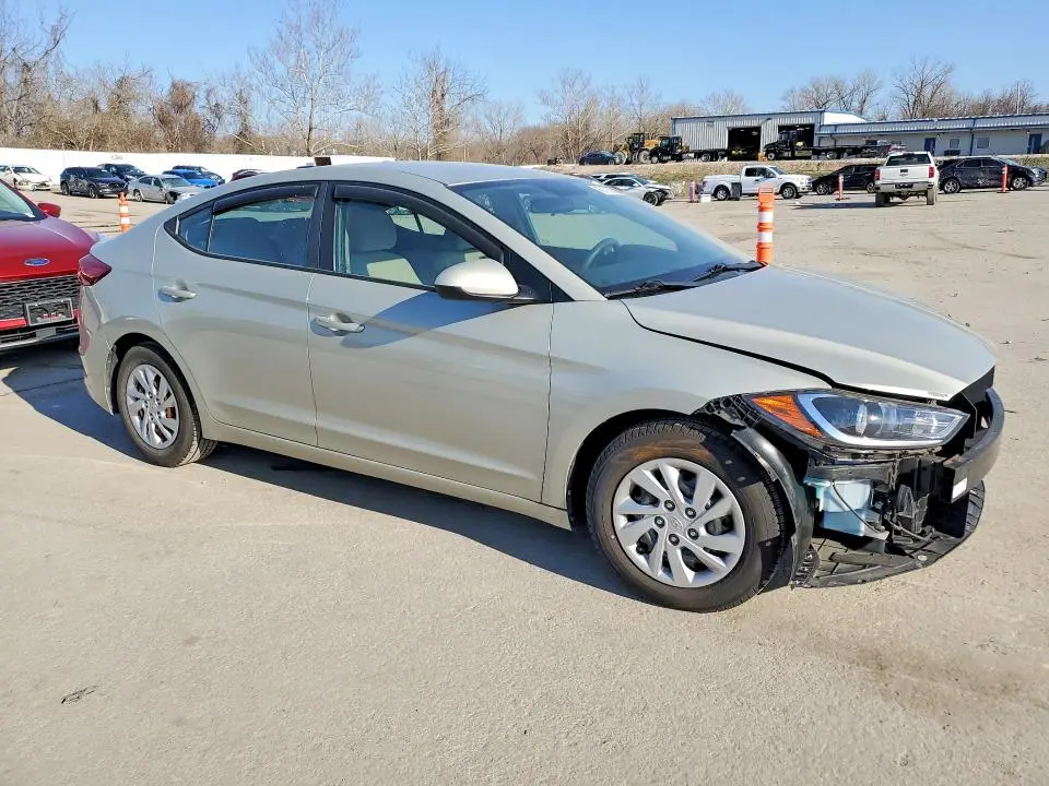 2018 HYUNDAI ELANTRA SE  
