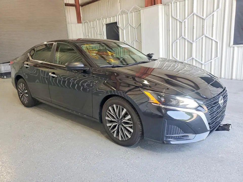 2024 NISSAN ALTIMA SV  