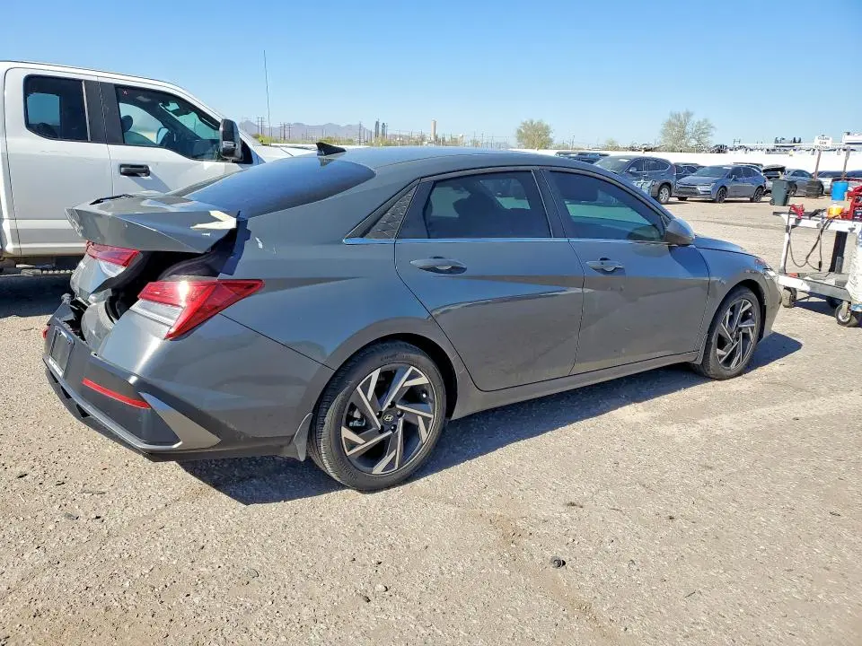 2024 HYUNDAI ELANTRA SEL  