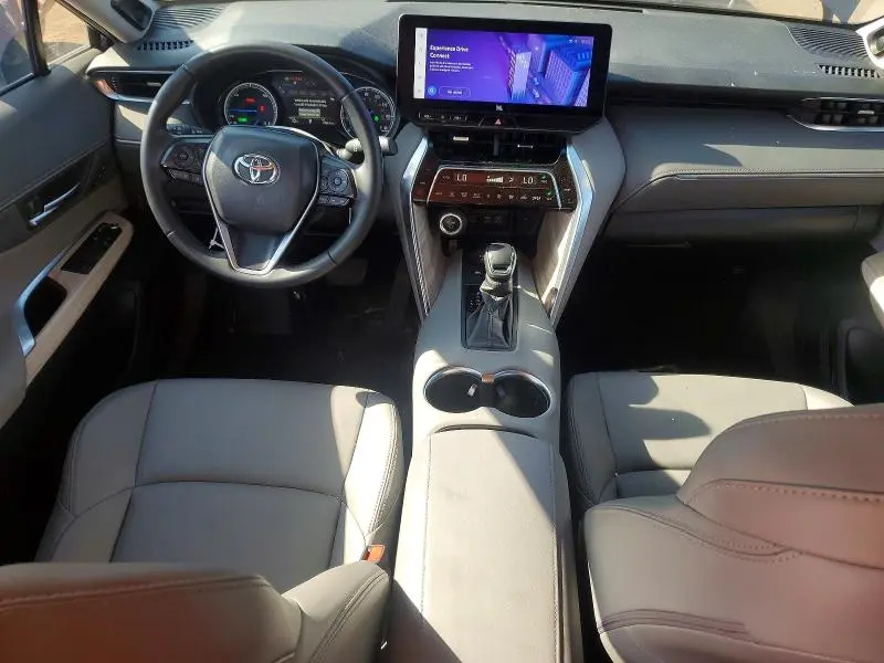2024 TOYOTA VENZA XLE  