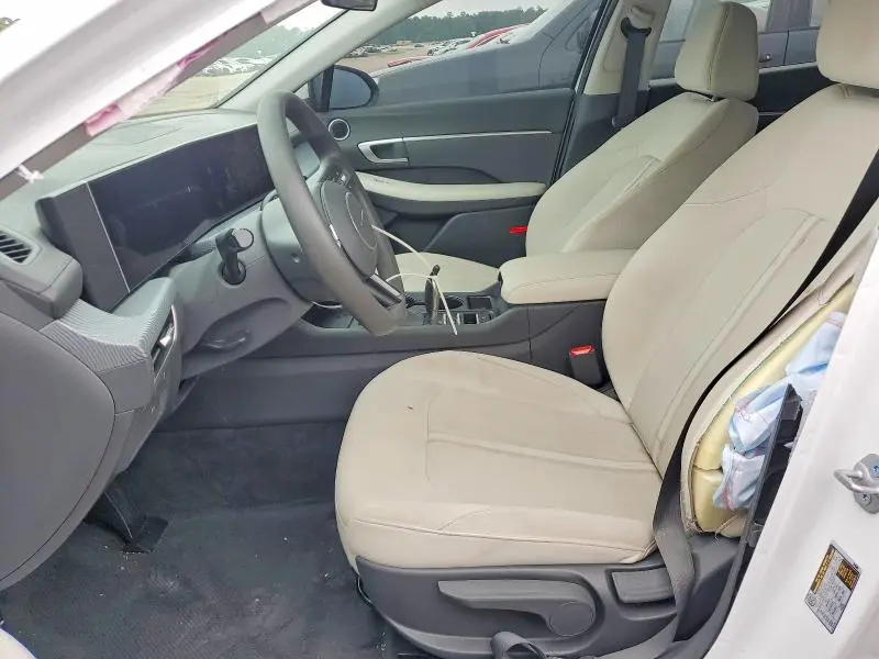 2025 HYUNDAI SONATA SE  