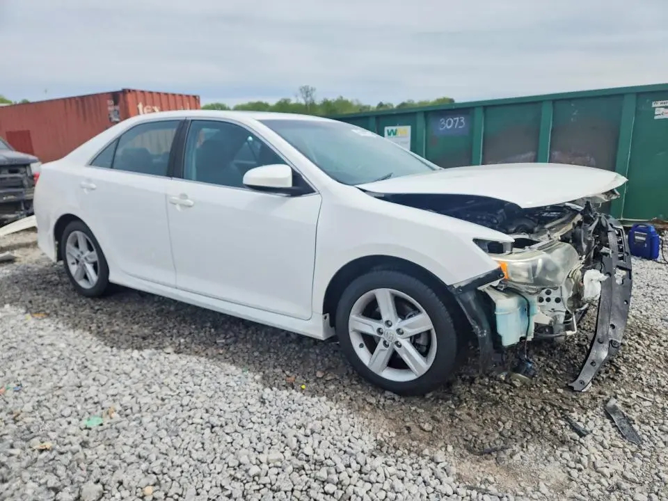 2014 TOYOTA CAMRY SE  