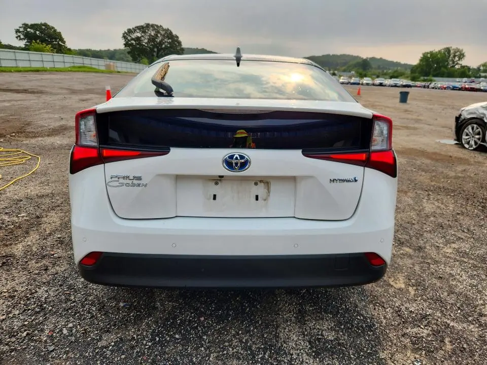 2021 TOYOTA PRIUS LE  