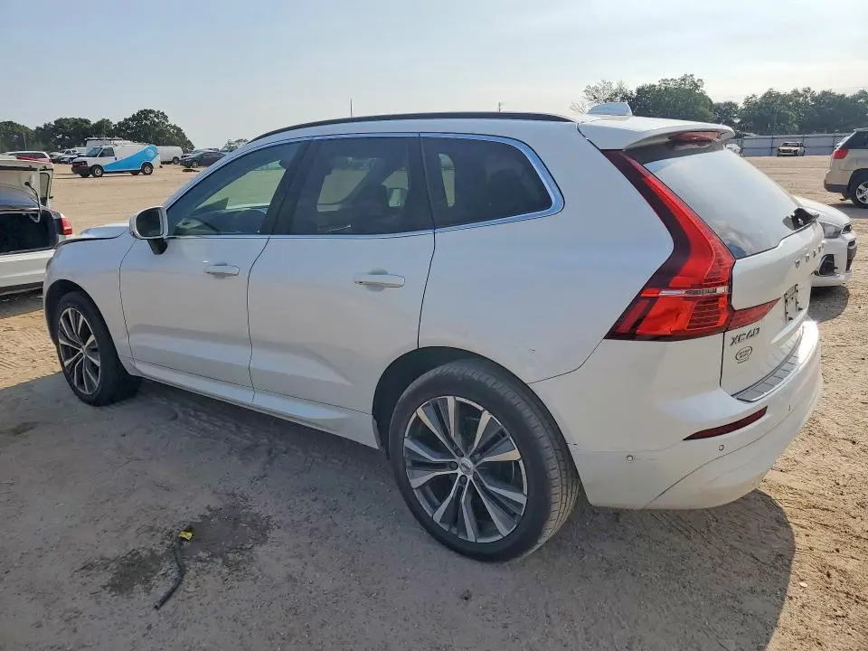 2022 VOLVO XC60 B5 MOMENTUM  