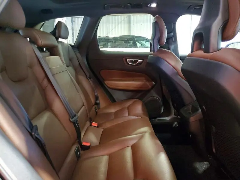 2018 VOLVO XC60 T6  