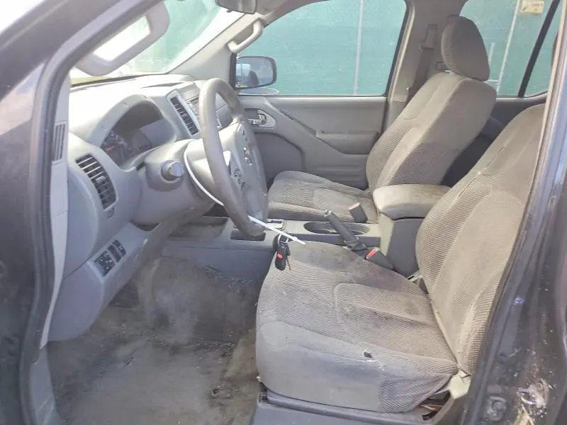 2015 NISSAN FRONTIER SV  