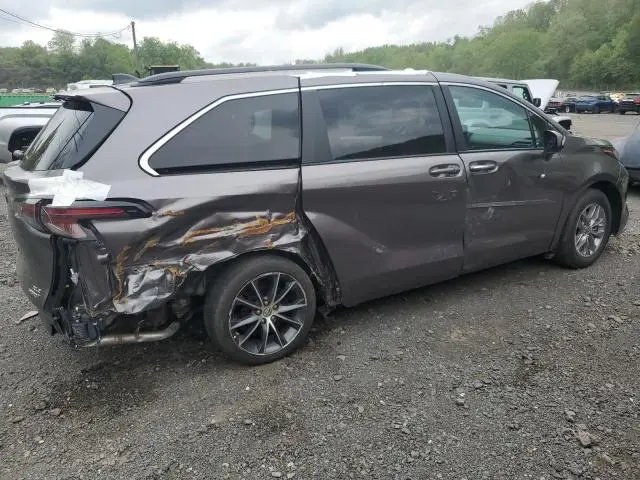 2024 TOYOTA SIENNA XLE