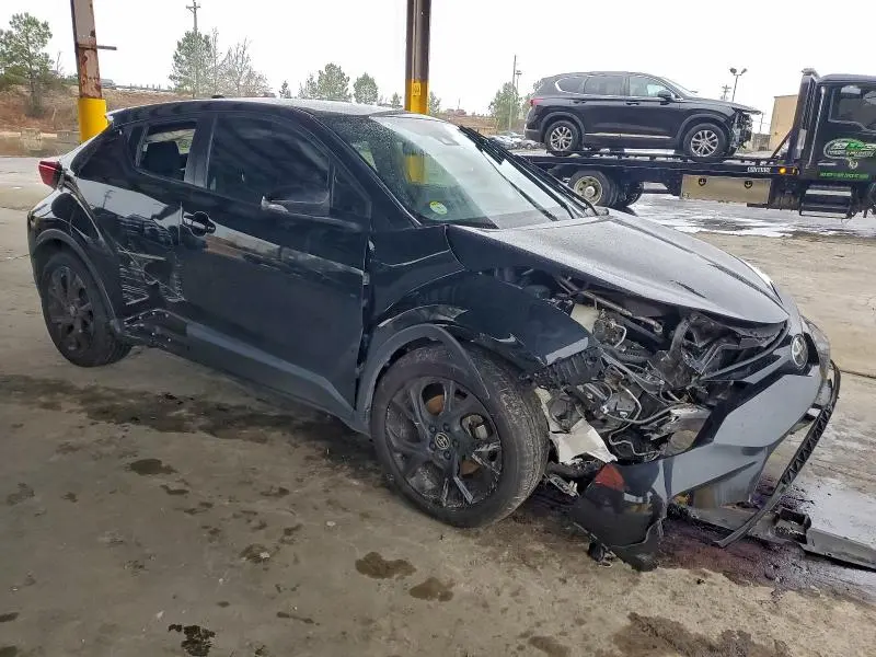 2022 TOYOTA C-HR XLE  