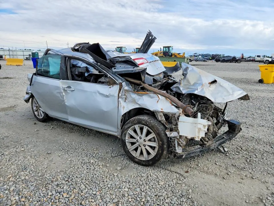 2014 TOYOTA CAMRY XLE  