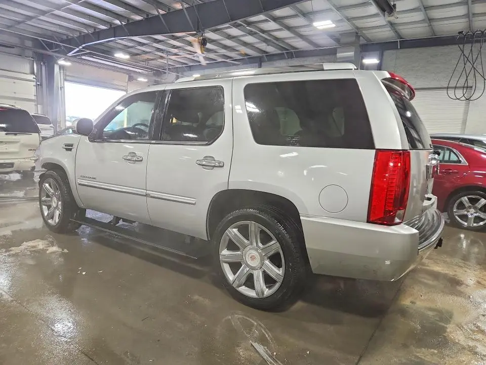 2013 CADILLAC ESCALADE LUXURY  