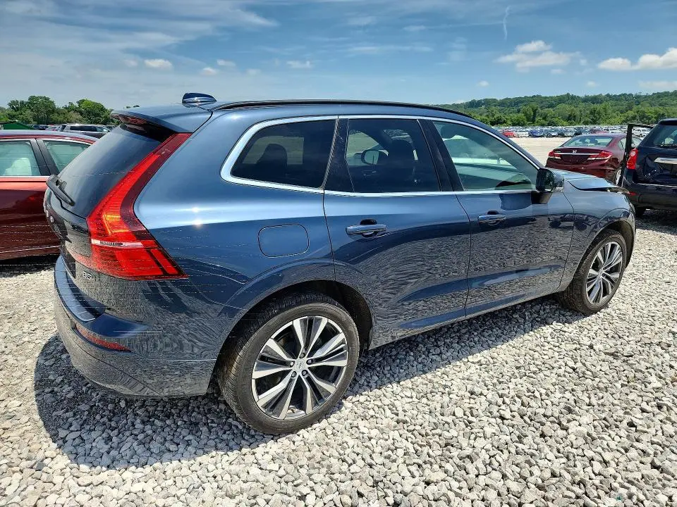 2022 VOLVO XC60 B5 MOMENTUM  