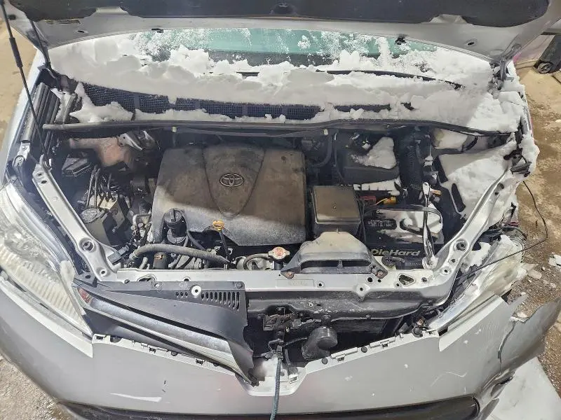 2018 TOYOTA SIENNA LE  