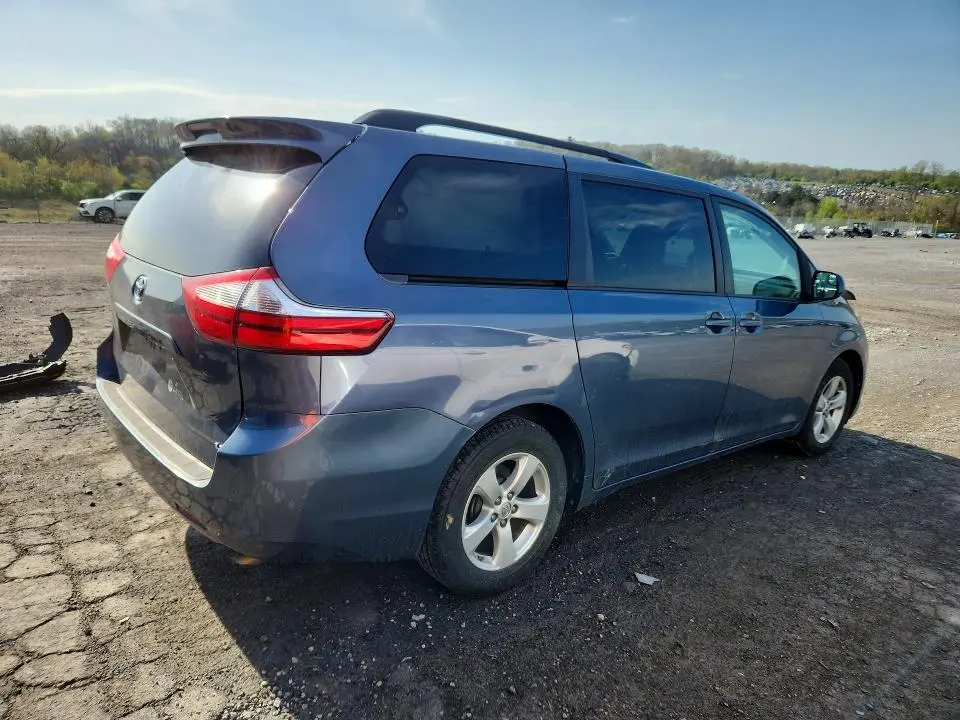 2017 TOYOTA SIENNA LE  