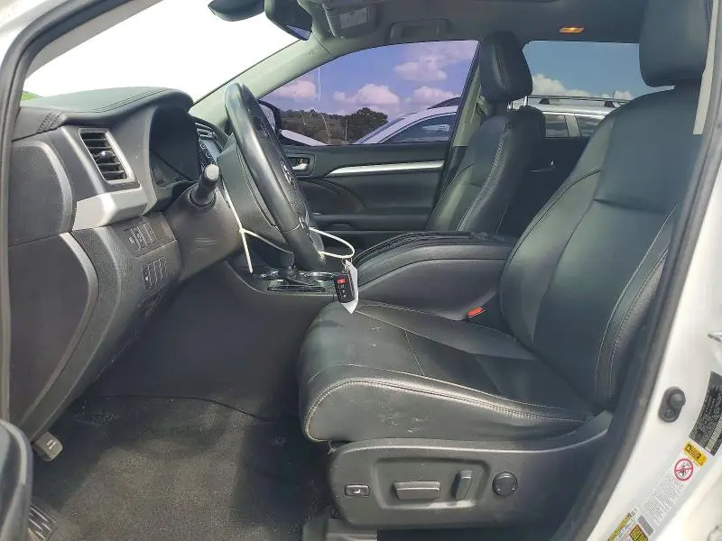 2019 TOYOTA HIGHLANDER XLE  