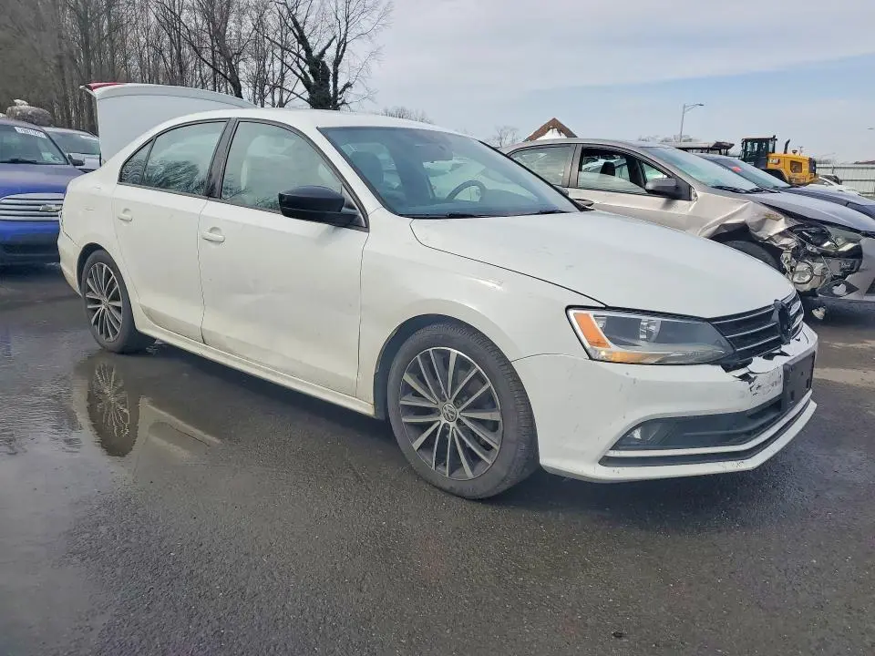 2016 VOLKSWAGEN JETTA SPORT  